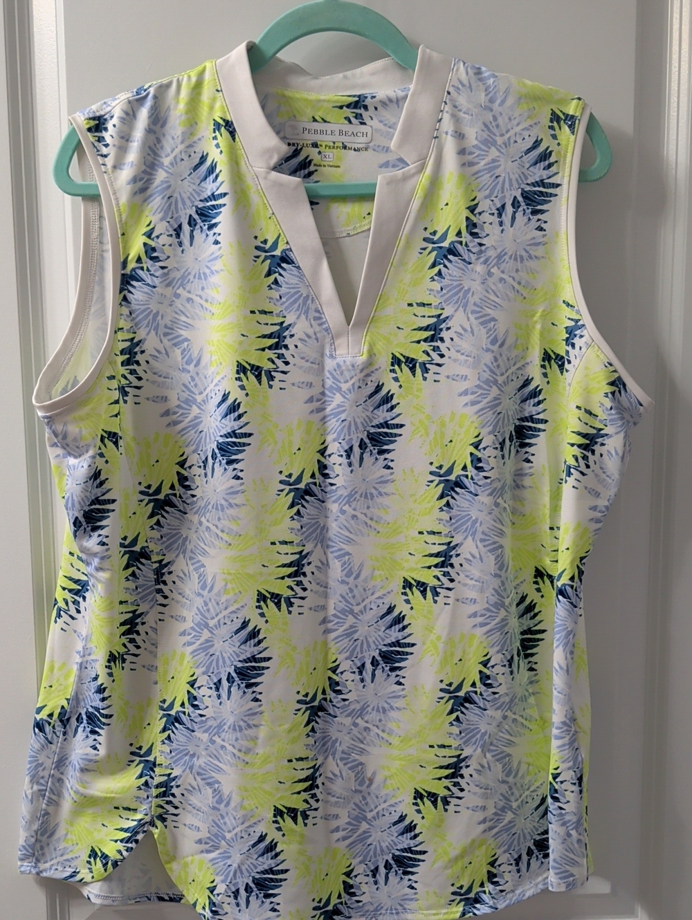 Pebble Beach Women's Sleeveless V-Neck Printed Top - Neon Yellow & Navy